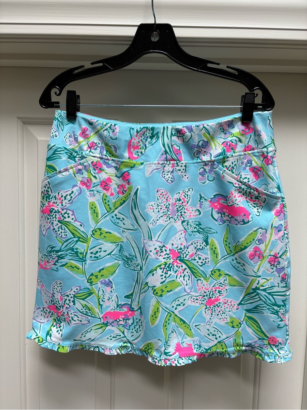 Lilly Pulitzer Luxletic Womenโs Athletic Aqua Skort with Pink & Green Accents